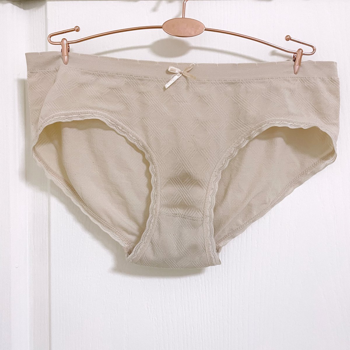 round_leaf's tweet photo. 更新內褲、襪子、瑜珈服✨
想知道贈送什麼或看看穿照請到雲端：https://t.co/3iGuSWxQXT

下單請到賣貨便
部分商品有優惠唷💋
https://t.co/Y1OUFuU0gB

#原味內褲 #原味襪 #瑜珈服 https://t.co/2p9BF38gEA