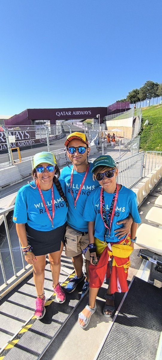 RParazuelo's tweet photo. El Sainz Williams Team ya está equipado y preparado para animar a @Carlossainz55 en este día tan madrileño. Disfruta de la carrera y del cariño de la afición, que siempre está contigo independientemente de la plaza en la que estés #Madring #F1 #Madrid #España https://t.co/sVMB2Z1AFX