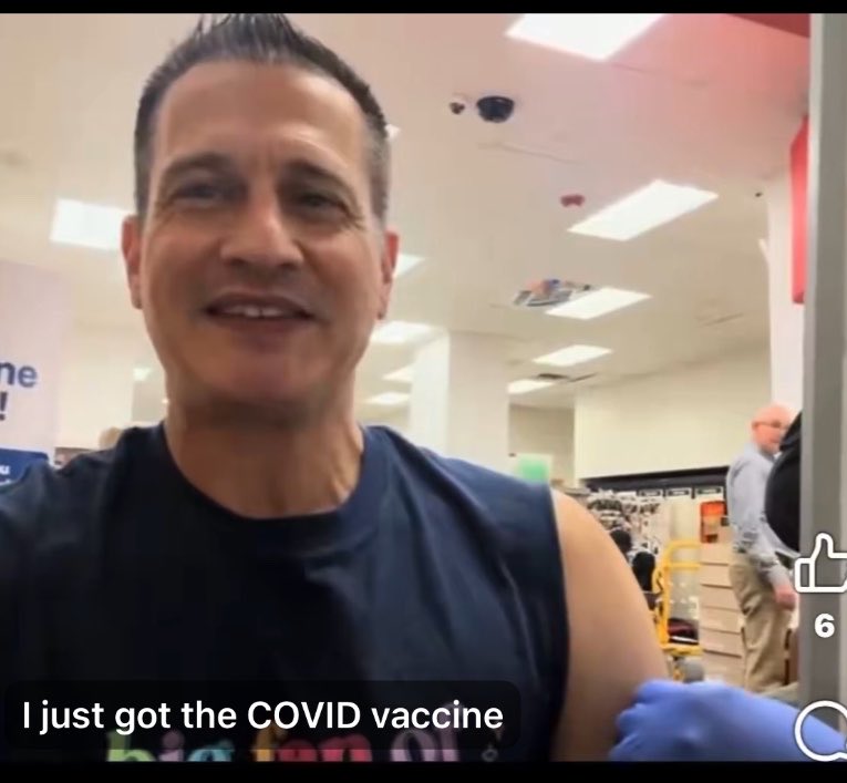 duzBme's tweet photo. Leo Varadkar and this creepy chap have so much in common. Watch the video and tell me I’m wrong.
Same sleeve-down pose, same “I just got the jab” smile… and Leo’s famous invisible syringe still hasn’t shown up. @Censored4sure 
#InvisibleSyringe #LeoTheLiar #TrustTheScience https://t.co/o700BIPxYT