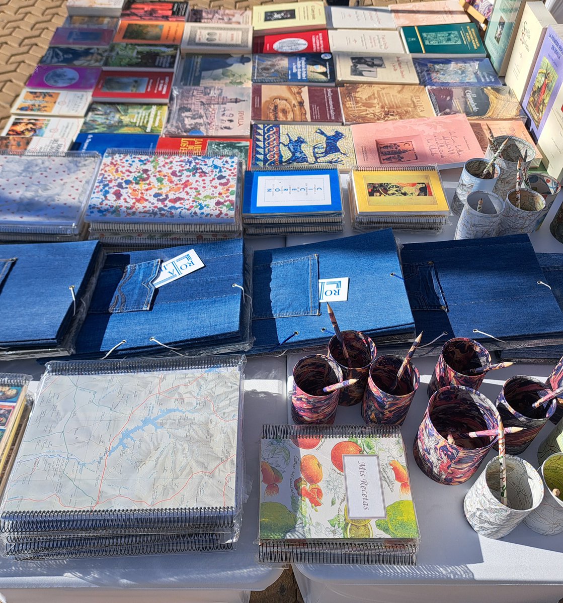 Rola_Libros's tweet photo. Arrancamos en Gran Soho Alameda
Hoy hasta las 15h ☀️🌳📖

¡Os esperamos! https://t.co/TyklqVhlCx