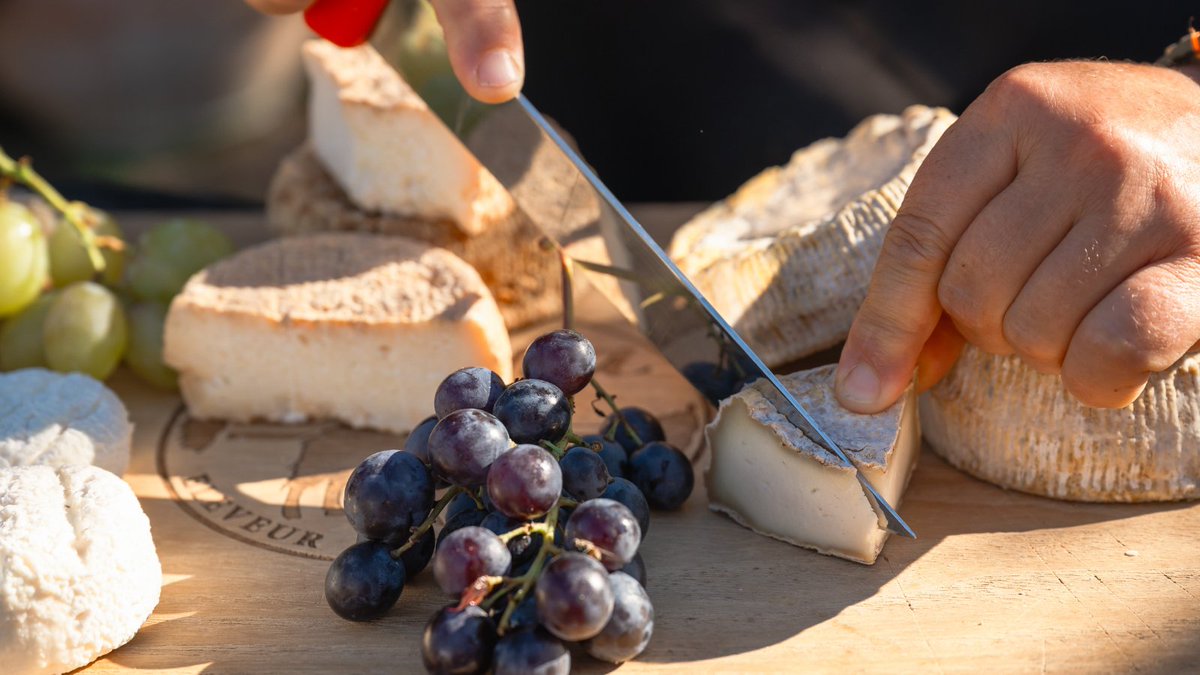 AjaccioTourisme's tweet photo. Photo du dimanche 📸
Des gestes simples, des produits du territoire et tout un savoir-faire qui se transmet.
En Pays d’Ajaccio, le goût raconte aussi une histoire.
#ajaccio #PaysDAjaccio #Corse #PhotoDuDimanche #Terroir https://t.co/3oM8ELO6Sx