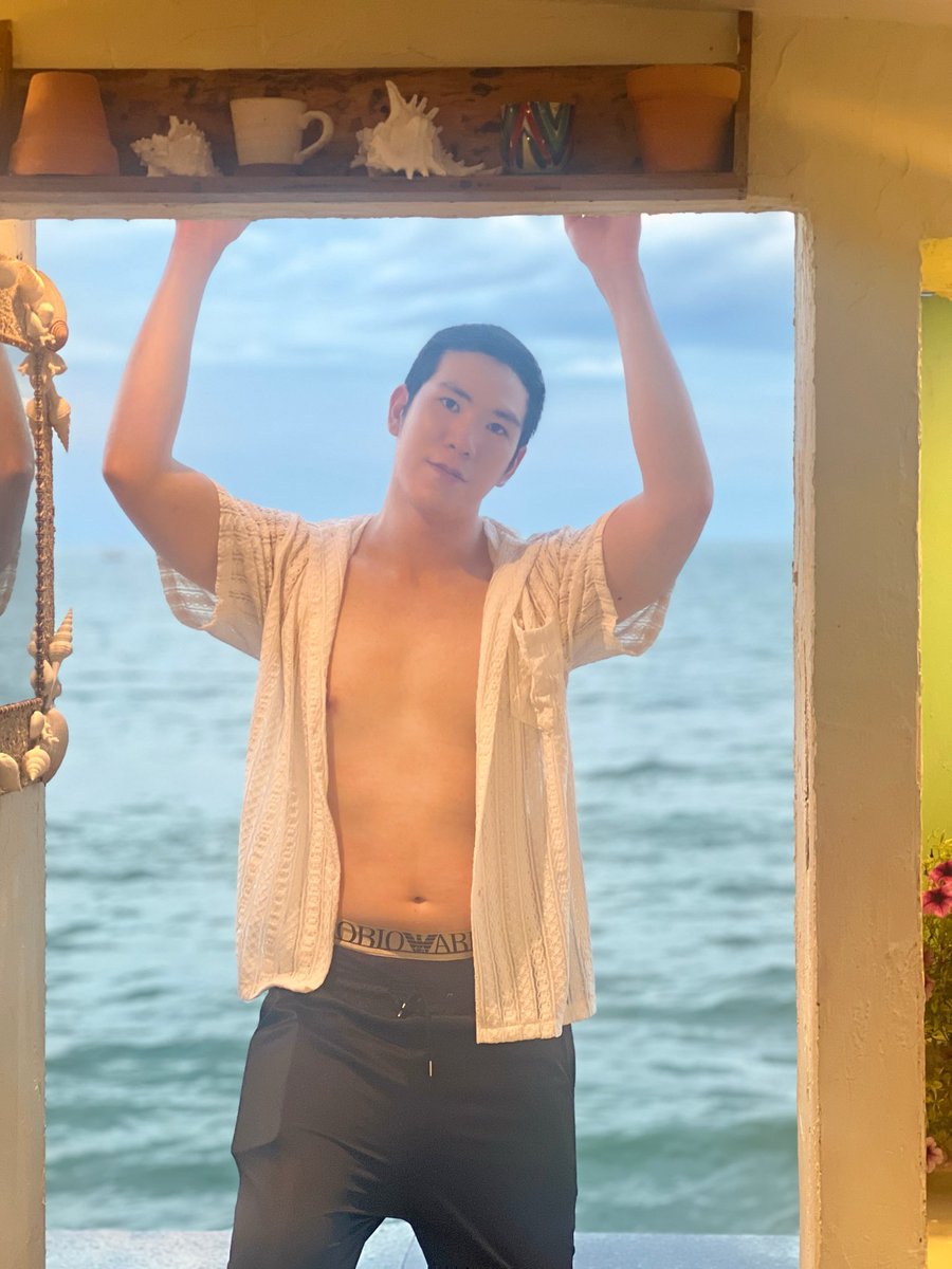 peachmori1's tweet photo. Sunburst ☀️☁️⚡️❤️‍🔥🏖️🫠 

#Beach #Sunburst #SaWadiKa #Busan #Muscle #Model #Korea #Chest https://t.co/rkHvRTzQHP