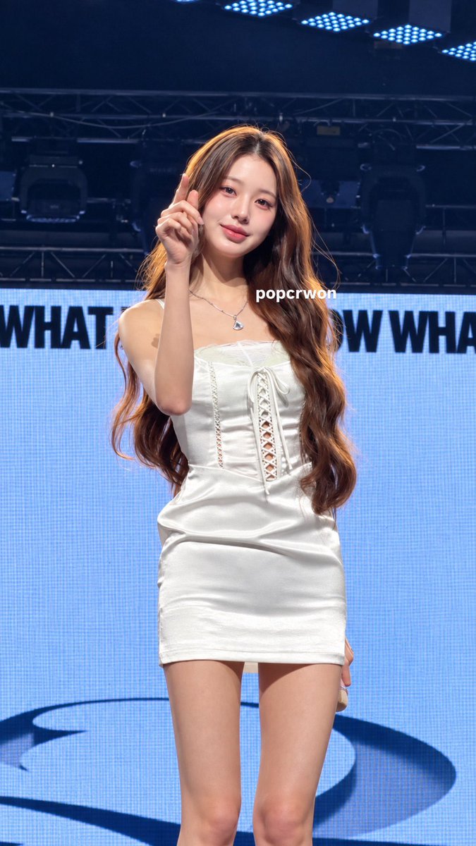 jjyyiuluv's tweet photo. Not me thinking the only exciting part about IVE's concert this year is seeing Wonyoung's casual outfits at each rehearsal lol. I love her fashion sense. https://t.co/mvEhdrQwye