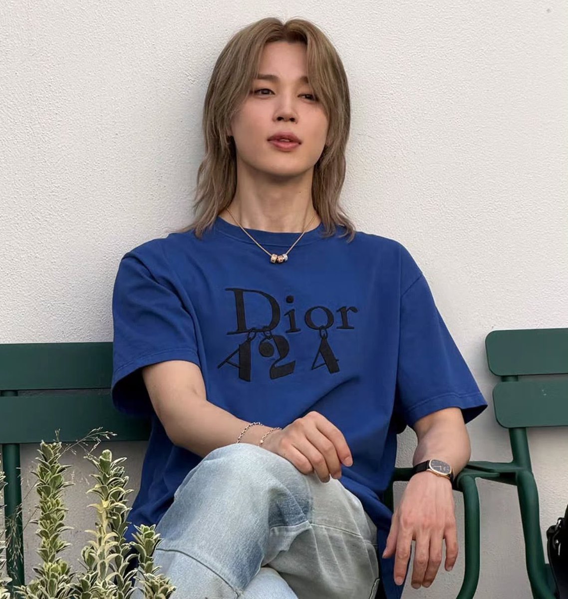 jimsgallery's tweet photo. blue is jimins color https://t.co/qHc1MDtcJL
