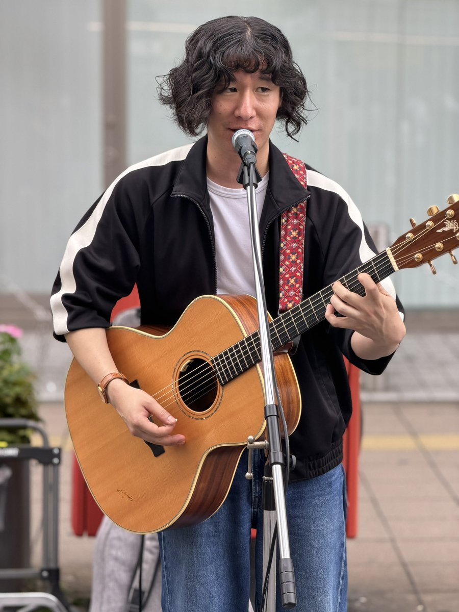 GhFSK22SVc2aXIb's tweet photo. 山倉ボッサ in 埼玉・大宮ホコ天ライブパフォーマンス
#山倉ボッサ
#大宮ホコ天ライブパフォーマンス
@yabossa1706 https://t.co/JfuIQm4aKe