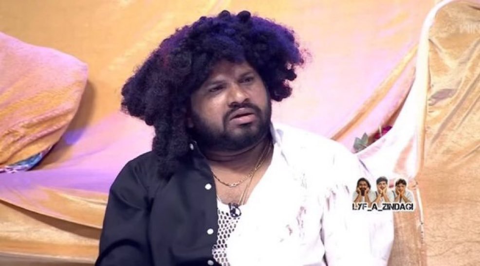 nikyendukuraa's tweet photo. In office 

My friend : what's your body count 
Her : 3
Me : anni sarlu eskunnara?? 
Her : ammayilatho yela matladalo telidha neeku https://t.co/LoXUwMZ9QZ