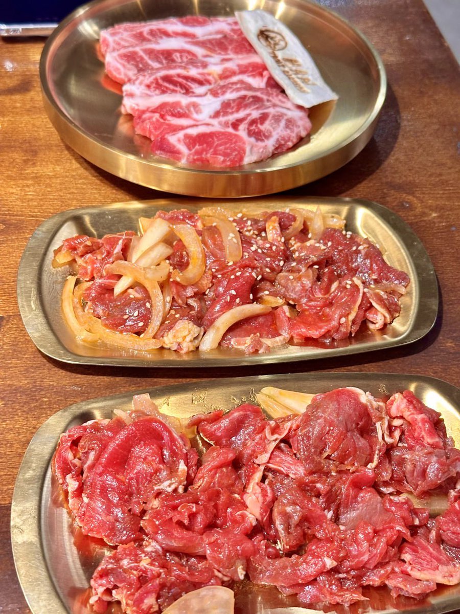 Rubencsxdyr0lr's tweet photo. 鉄板から肉汁がジュワジュワ、幸せが鼻先から来る https://t.co/IIgTLHN4AG