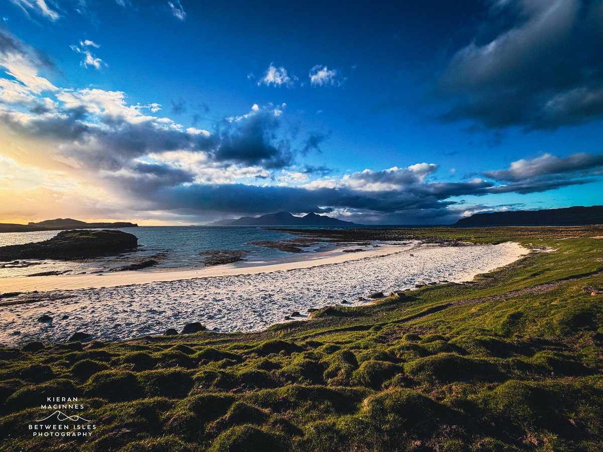 betweenisles's tweet photo. Gallanach Bay, Isle of Muck, looking towards Rum. https://t.co/B9IPJCVGVx