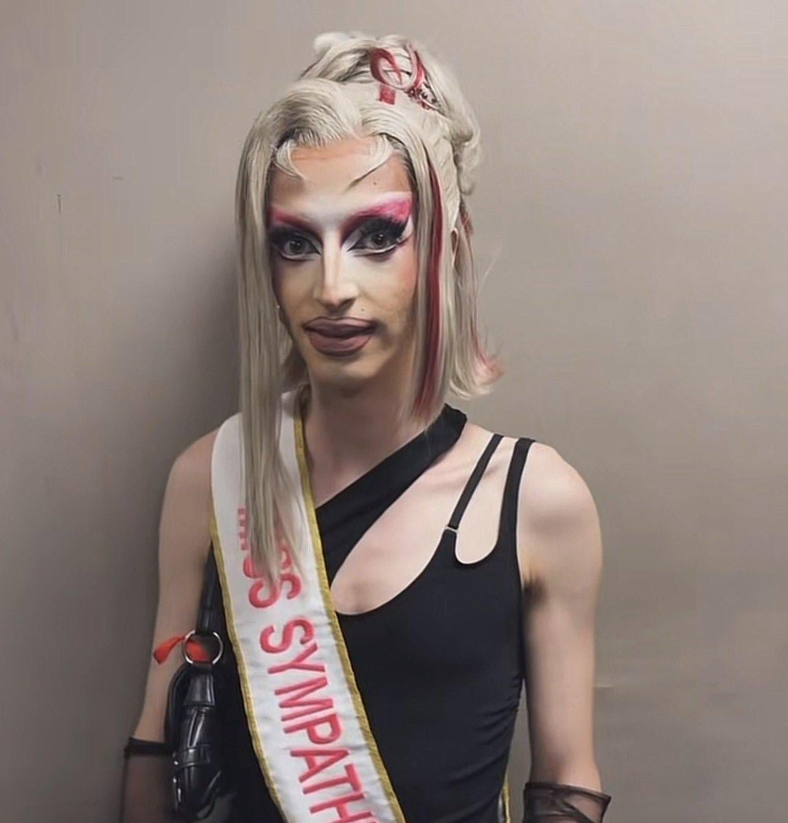cosmiclucas's tweet photo. "je ne voterai pas pour ce candidat car son programme pour *minorité qu'AUCUN des candidats ne défend à la perfection* ne me convient pas" et en face c'est le fascisme (will kill you, it's part of the plan) https://t.co/wMCYUyqITE