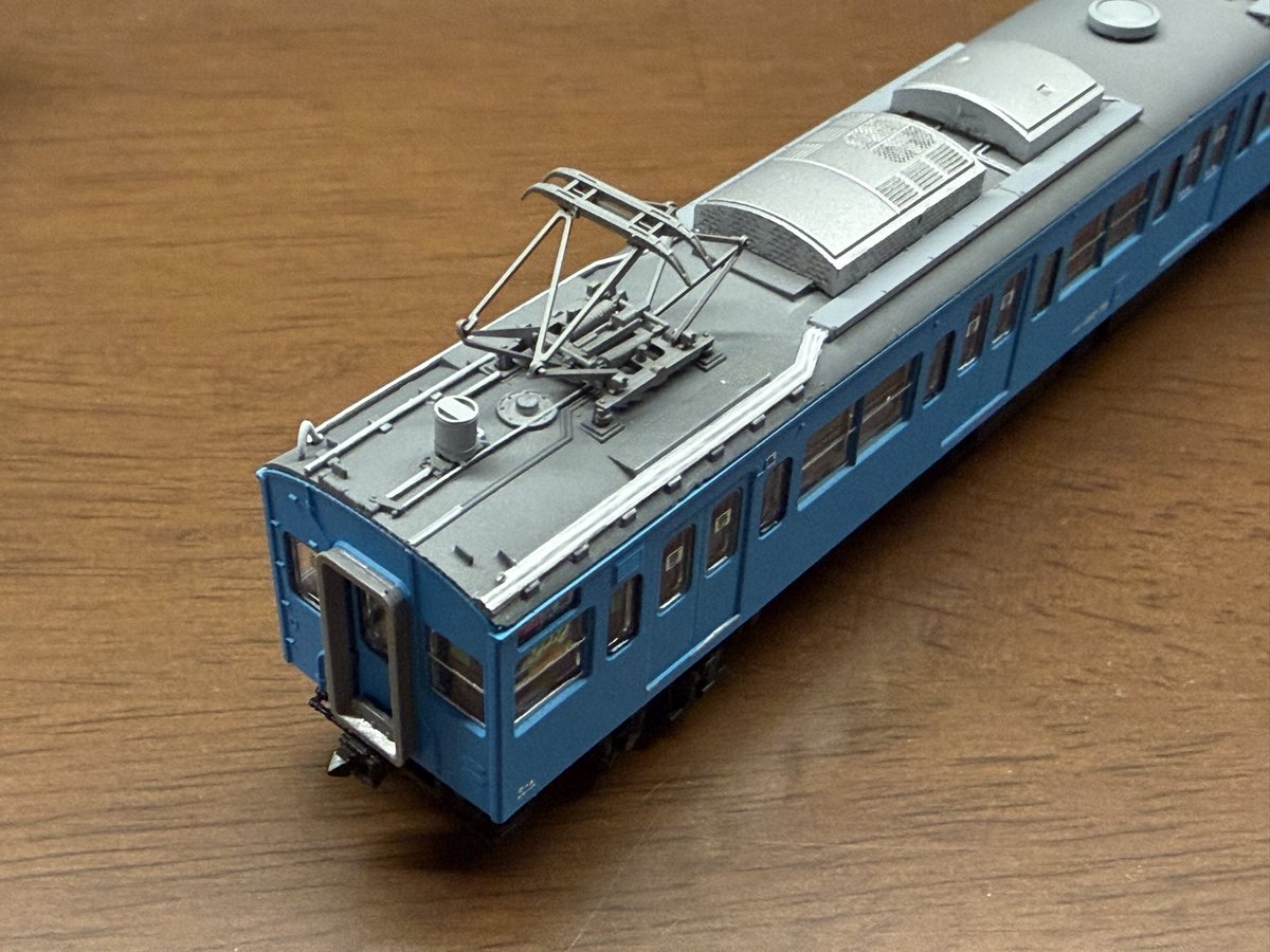 bean_8104's tweet photo. 主な使用パーツ(敬称略)

スカート
K.LLab

前面強化板
バルディローズ

AU712屋根
レンタルスタジオ天の川

屋根は自分で加工するよりきれいに仕上がると判断し3Dパーツに頼りました。
ランボードの浮き具合も再現されていてとてもかっこよく仕上がりました。 https://t.co/JcXiaJJRkN