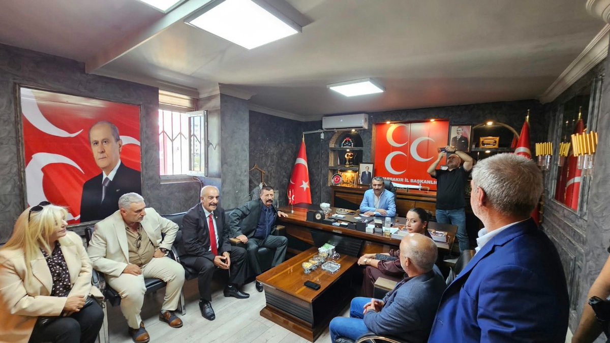 MHPDYARBAK7n's tweet photo. Partimizin milletvekili adayı Hasan Özmen ve beraberindeki heyet, İl Başkanımız Sayın Hasan Özcoşkun'u ziyaret etti. Kendilerine nazik ziyaretleri için teşekkür ederim.
@dbdevletbahceli @MHP_Bilgi @HsnozcoskunMHP https://t.co/LeGZYXqhiS