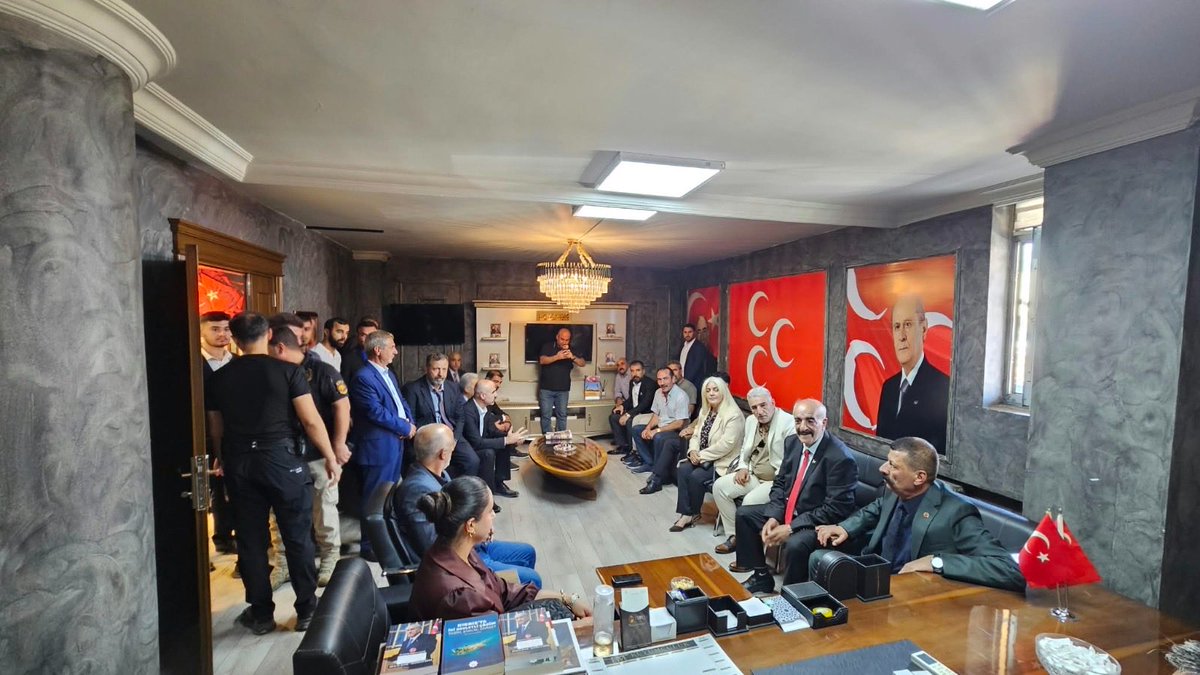 MHPDYARBAK7n's tweet photo. Partimizin milletvekili adayı Hasan Özmen ve beraberindeki heyet, İl Başkanımız Sayın Hasan Özcoşkun'u ziyaret etti. Kendilerine nazik ziyaretleri için teşekkür ederim.
@dbdevletbahceli @MHP_Bilgi @HsnozcoskunMHP https://t.co/LeGZYXqhiS