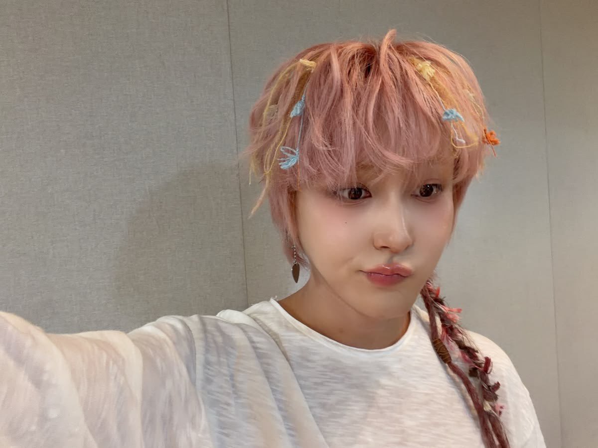 weveastra's tweet photo. ft. my pink fairy #weveselcaday https://t.co/aFsnWYmhZF