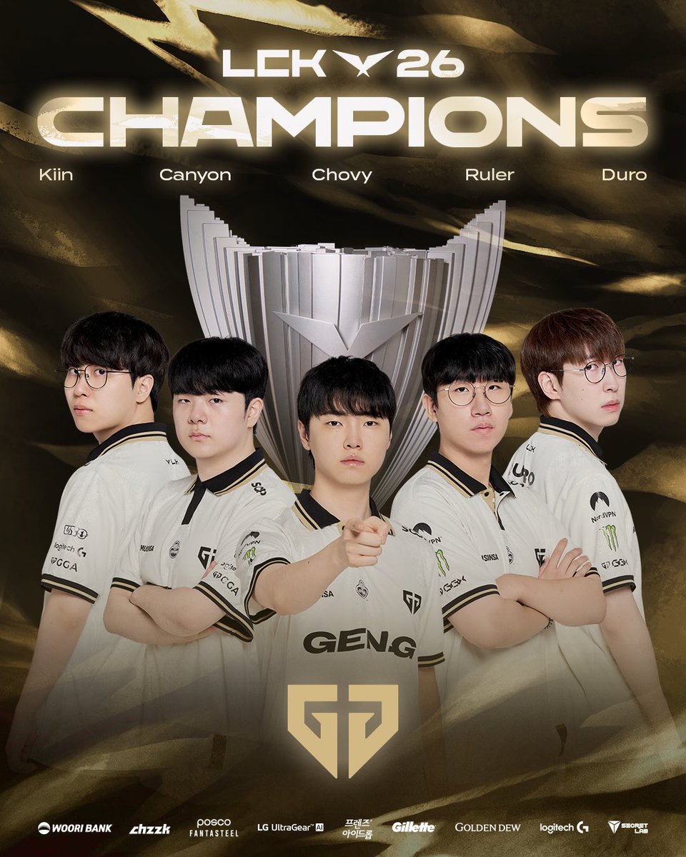 LCK's tweet photo. [2026 LCK] CHAMPIONS
𝐋𝐞𝐚𝐯𝐞 𝐘𝐨𝐮𝐫 𝐌𝐚𝐫𝐤. 🏆

The one and only champion that left the boldest mark on the 2026 LCK Gen.G Esports ✨

After countless battles and fierce competition,
they have finally etched their name at the top!

Congratulations to Gen.G Esports on becoming the 2026 LCK Champions! 🎉

#LCK #LeaveYourMark #GEN