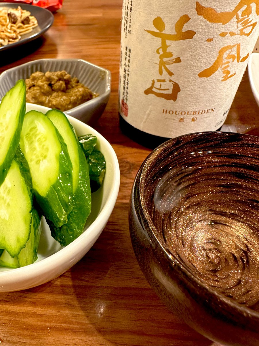Hunter_mugi's tweet photo. カニ味噌ときゅうりと日本酒と。
乾杯！！ https://t.co/hDo1PFXyJQ