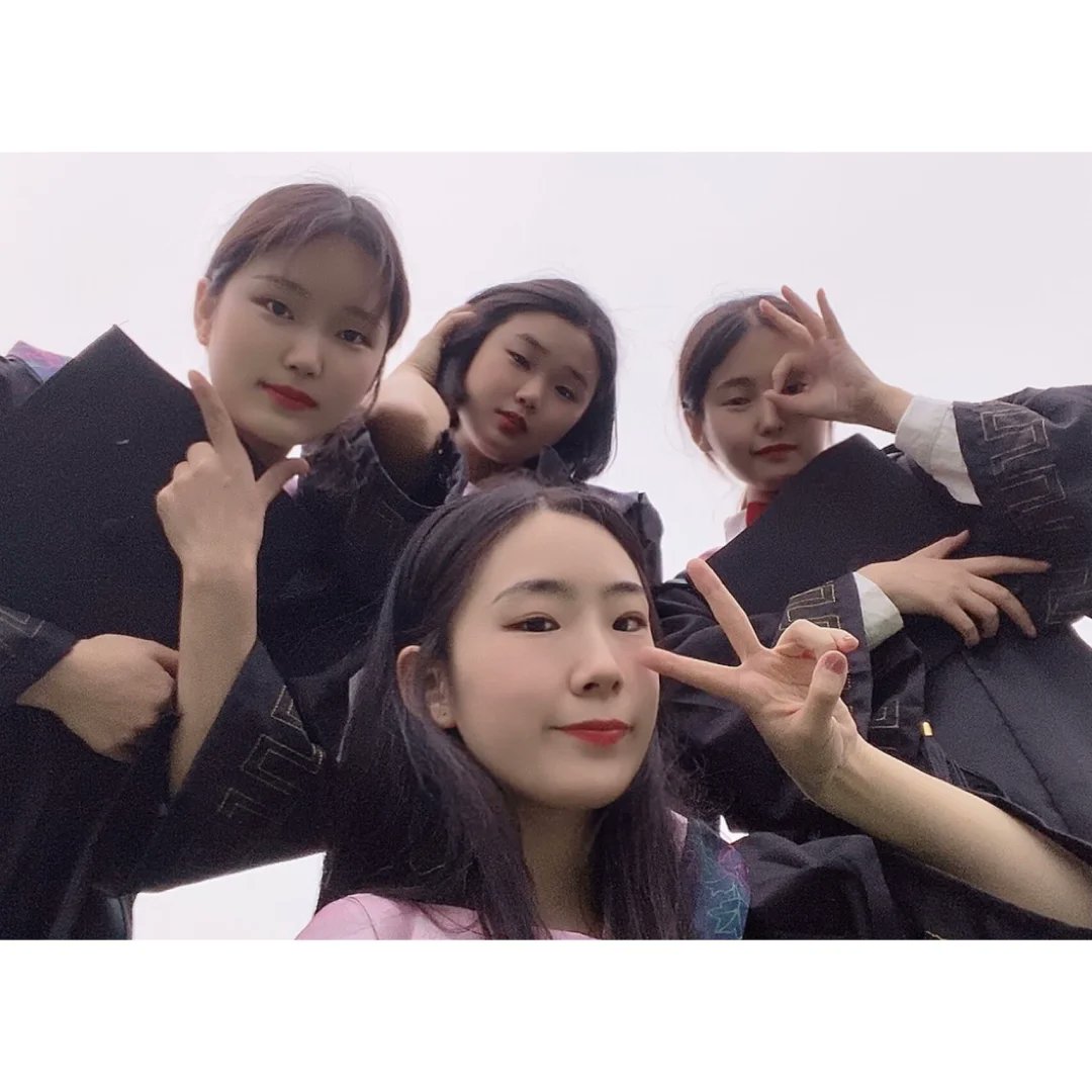 LeslieCreagh's tweet photo. Last day on campus  Grateful for every laugh, late-night study, and unforgettable memory with the best classmates. The next chapter starts now ， https://t.co/aPCN56eSO7