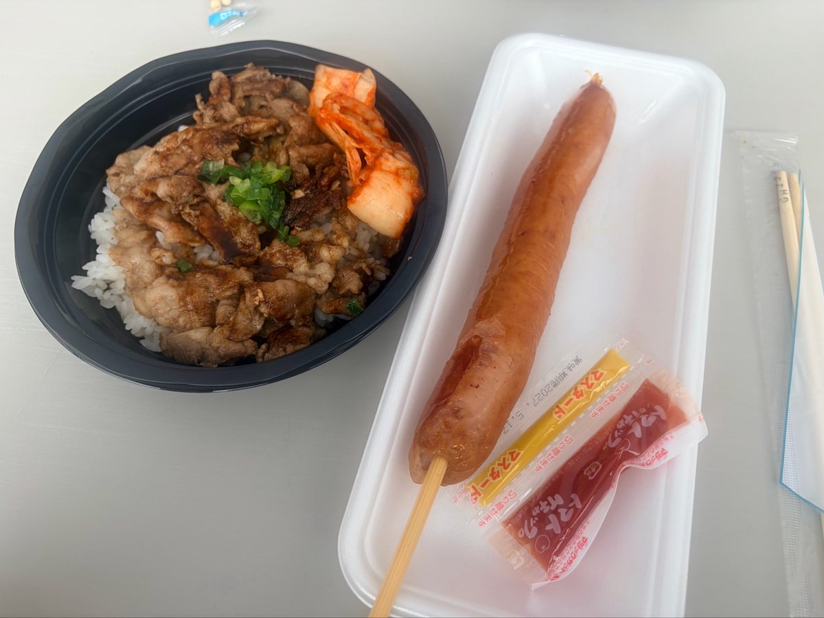 duck_sky731's tweet photo. あまりロッキンっぽい写真撮れてないけどめちゃくちゃたのしんでる。BUMP待機中 https://t.co/9oo6o5AJBM