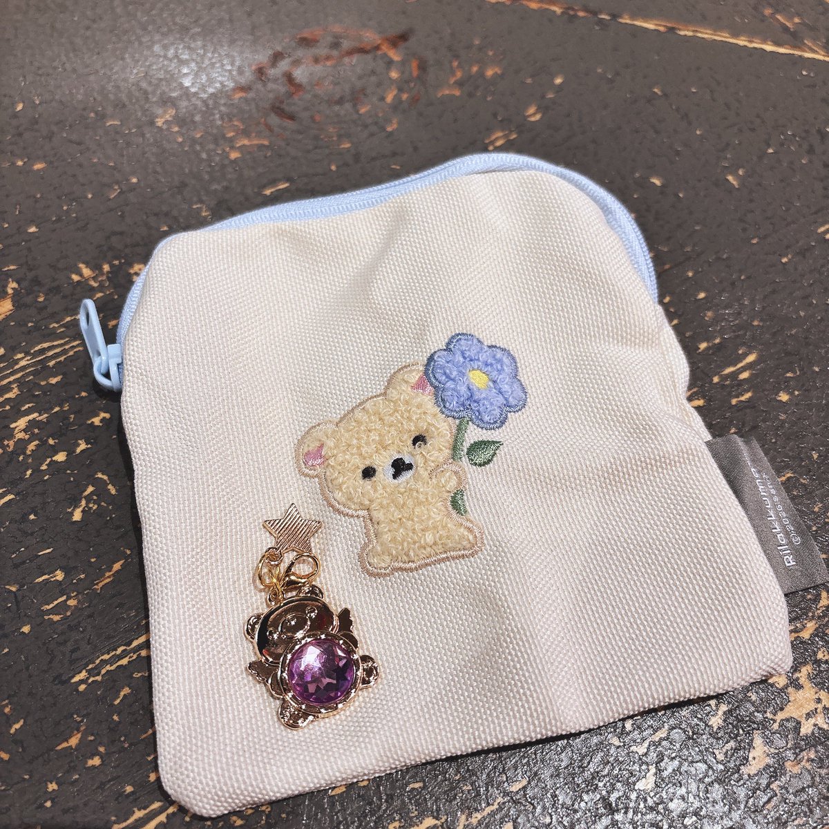 bluea347's tweet photo. どれ出てもおっけ〜と思いながら回したらコリラ🧸
ついでに魔法少女にもなっとこか〜でチャーム回したらクマさん！🧸
水色と紫で好きな組み合わせはぴｨ🥳🩵💜 https://t.co/nZLa0u3ys9