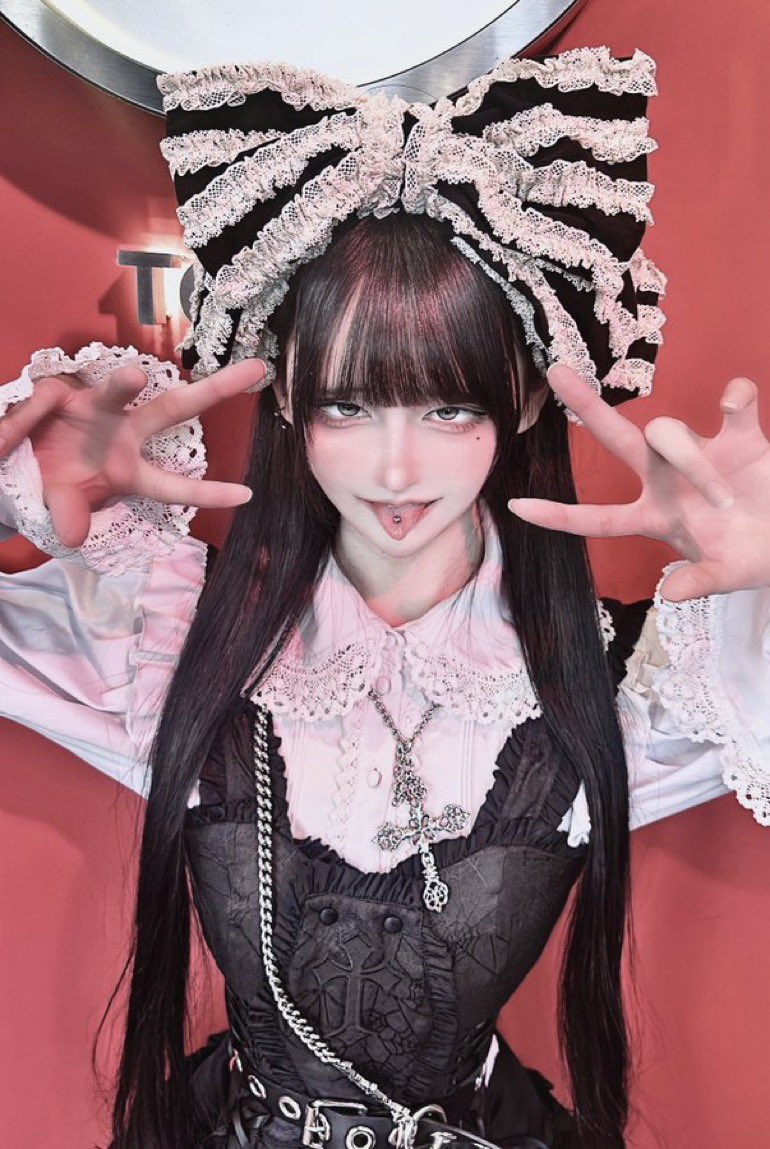 ftb_sou's tweet photo. ねぇ~♡こんな時間からむらむら抑えらんなくなってるマゾさんたち~？♡♡
その臭くてきっしょ~い性癖悪化させてあげるからDM来なよ~♡♡
2次元優先でボコボコにしてあげる~♡♡

#貼り合い https://t.co/xoMT3Qrc7A