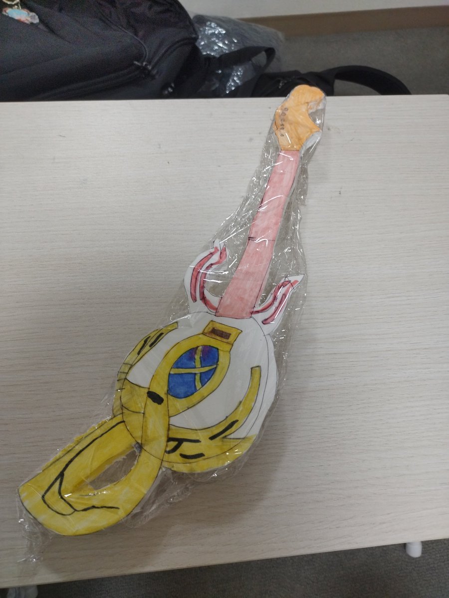 bukiheki's tweet photo. 水性ペンで描いたから色落ち怖いし
ラップで包んで保管することにした https://t.co/427SAb8ggk