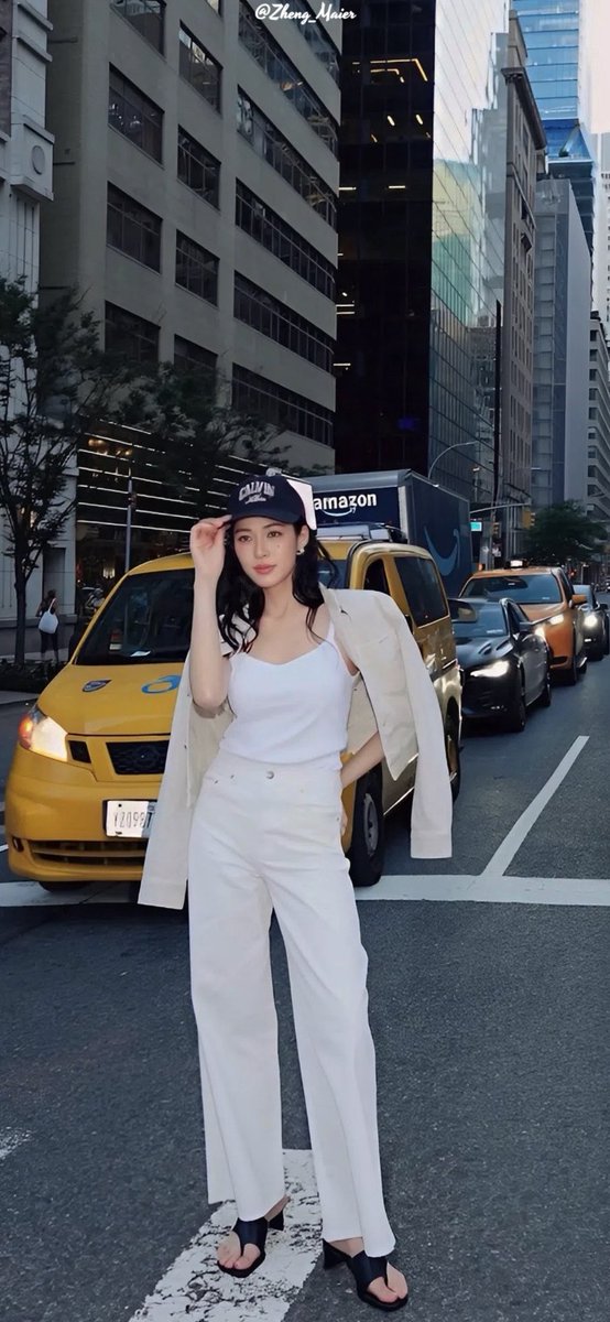 LOLO_Maier's tweet photo. 📱Phone Wallpaper
 #LinglingkwongxCalvinklein #CalvinKleinSS27 #NYFW  #CalvinKlein #LinglingKwong
@CalvinKlein @linglingsirilak https://t.co/X0YO0dByMd