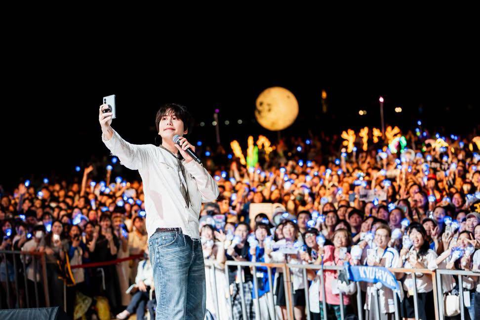 gyuramkyu03's tweet photo. 260912 Kyuhyun Penghu Music Festival Taiwan 

#규현 #kyuhyun
#曺圭賢 #圭賢 https://t.co/5hWqvdK8yI