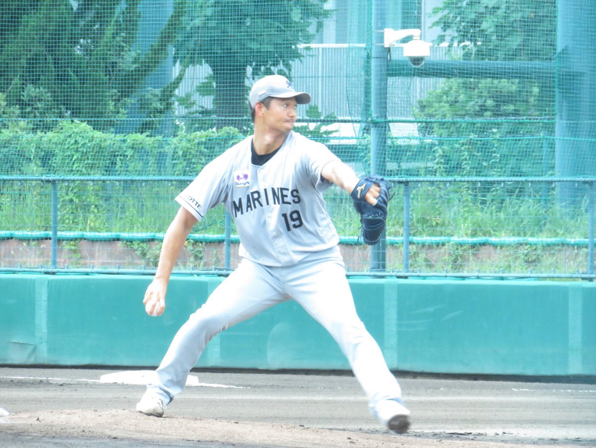 nhoshi_nikkan's tweet photo. LiveBPの様子。真剣勝負の中、笑顔もありました。
#唐川侑己 #角中勝也 #chibalotte https://t.co/Bsee7jCBCG