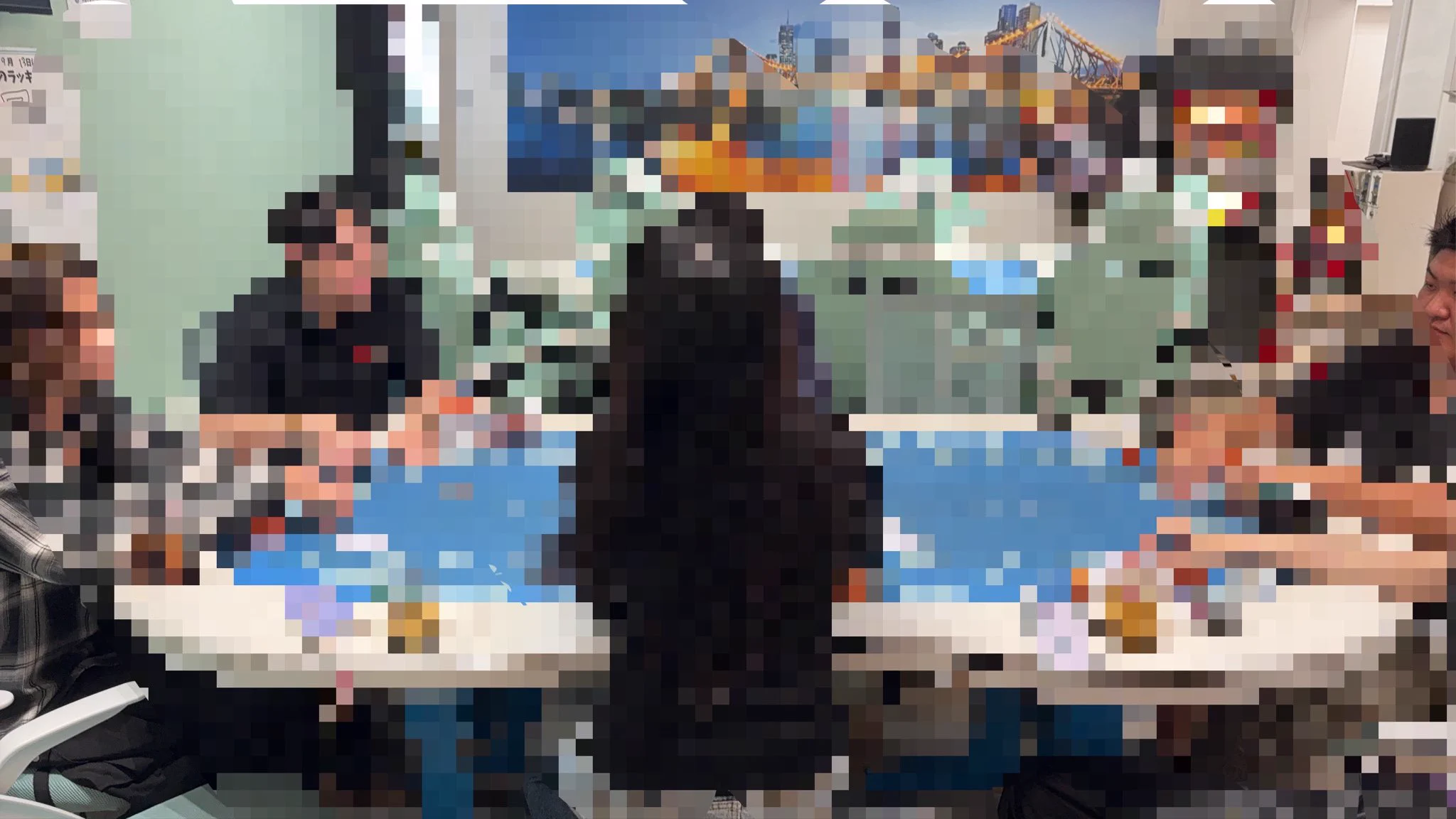 HSFewRvaQAAYFxs?format=webp&