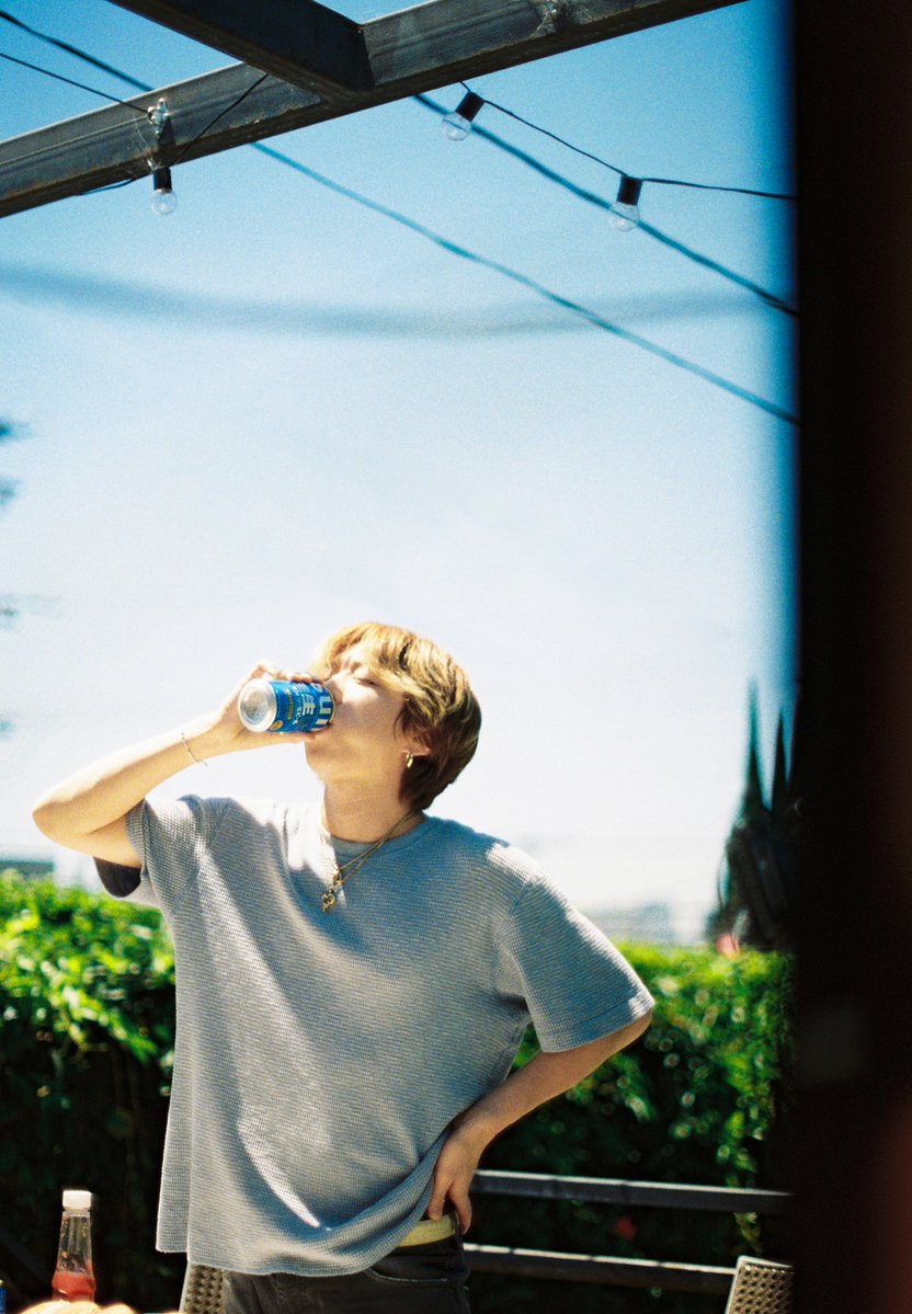 shuto_hashiura's tweet photo. SUNTORY | サントリー生ビール

-Portrait-
model：SOTA/MANATO/JUNON/LEO [BE:FIRST]

今回も、CM撮影中に撮っていた写真をPRに使っていただきました。
いつか6人の乾杯姿も撮れたらいいな。

🐧🐢🍻🦁🐬

#生FIRST #サン生 https://t.co/shlM1rwUbH