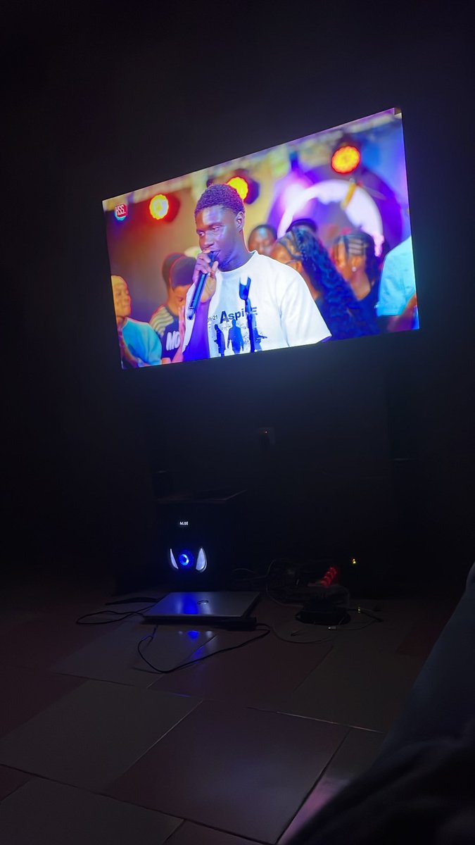 kssdefende's tweet photo. Didn't go to church today😅...having some worship with @ksheldonstudios @kwadwosheldon this morning 🙏❤️ https://t.co/582j5GFd0U