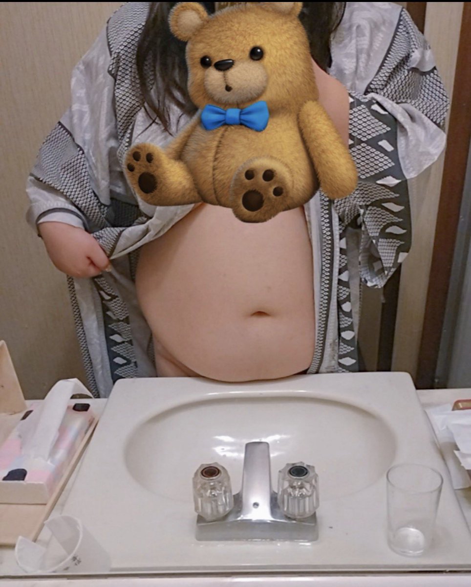 NoncentricC's tweet photo. ←3年前の私  
→無事に肥えた現在 https://t.co/GfWDXoV85N