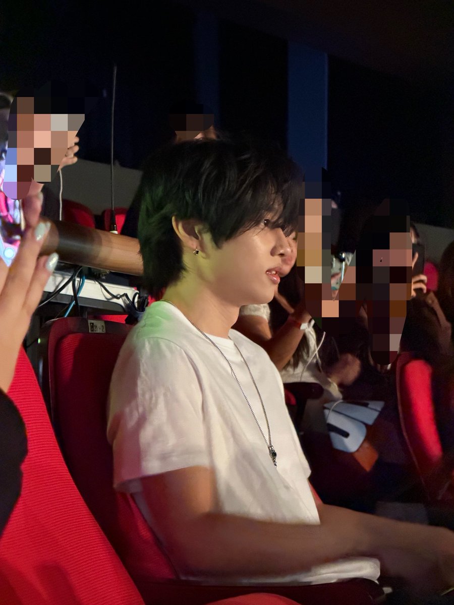 s1ovew19's tweet photo. 현재 팬미팅에 #선우 https://t.co/EdJnYiCzim