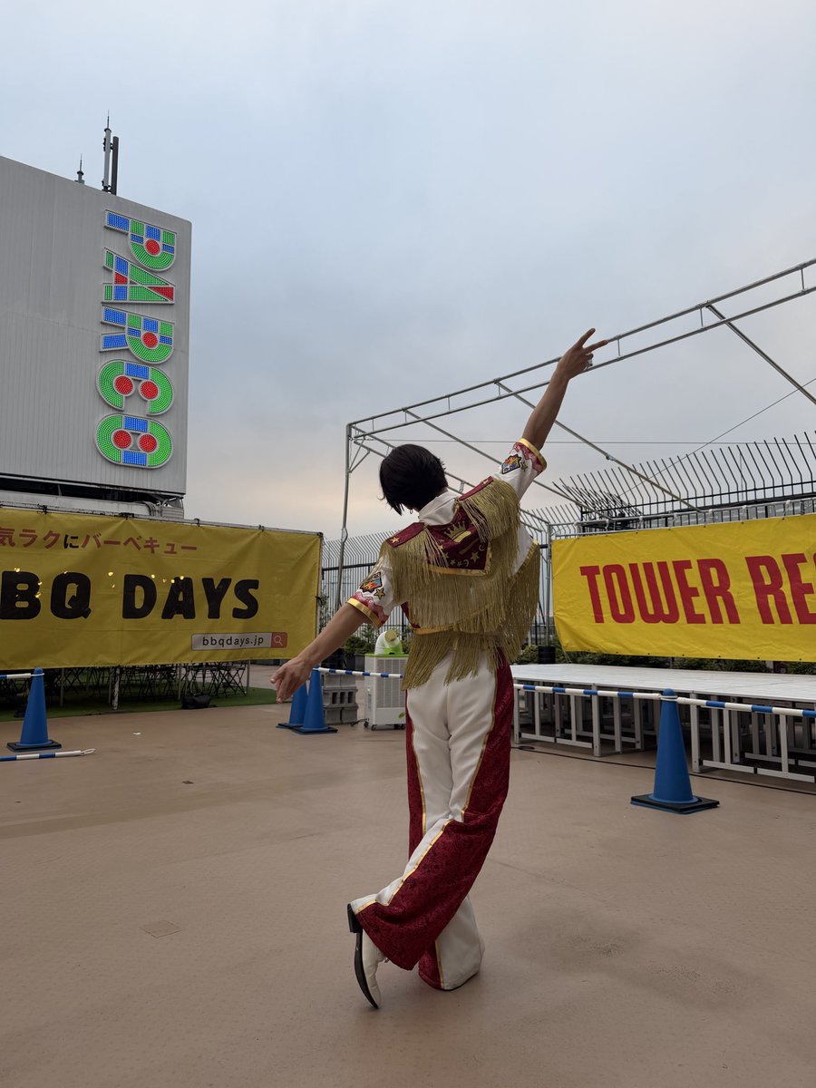 kzmaru215's tweet photo. 吉祥寺PARCOさんでのフリーライブ
今日は雨が降ったり晴れたりすんごい天候だったけど応援ありがとうだよ🫶

この衣装の私はナイスキャンディー？
表と裏をどうぞ！

会場で盛り上げてくれたあなたも
ナイスキャンディーーー🍬 https://t.co/mM1c60fYAK