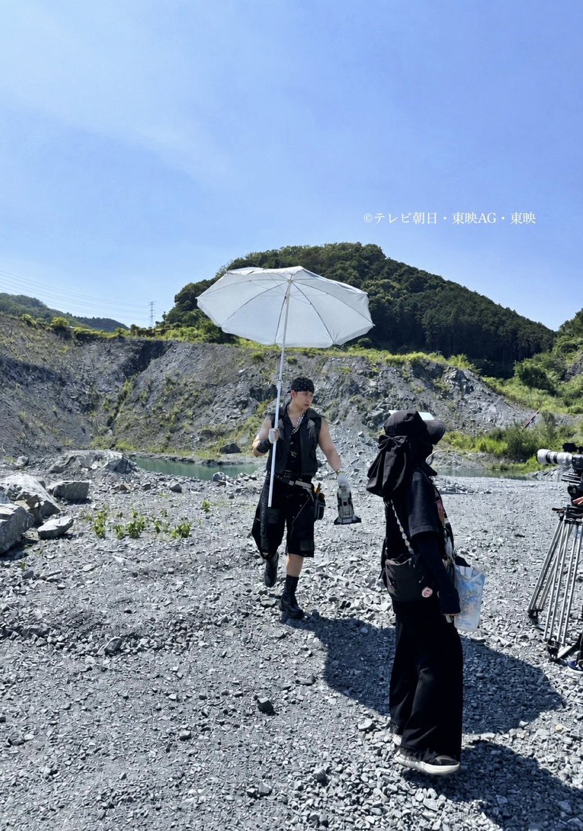 rava_hart's tweet photo. 日傘じゃ入りきらないから
いつもパラソル使ってるゲンノウ

#オメガホーン
#角醒ハンターオメガホーン https://t.co/X13rE9Njux
