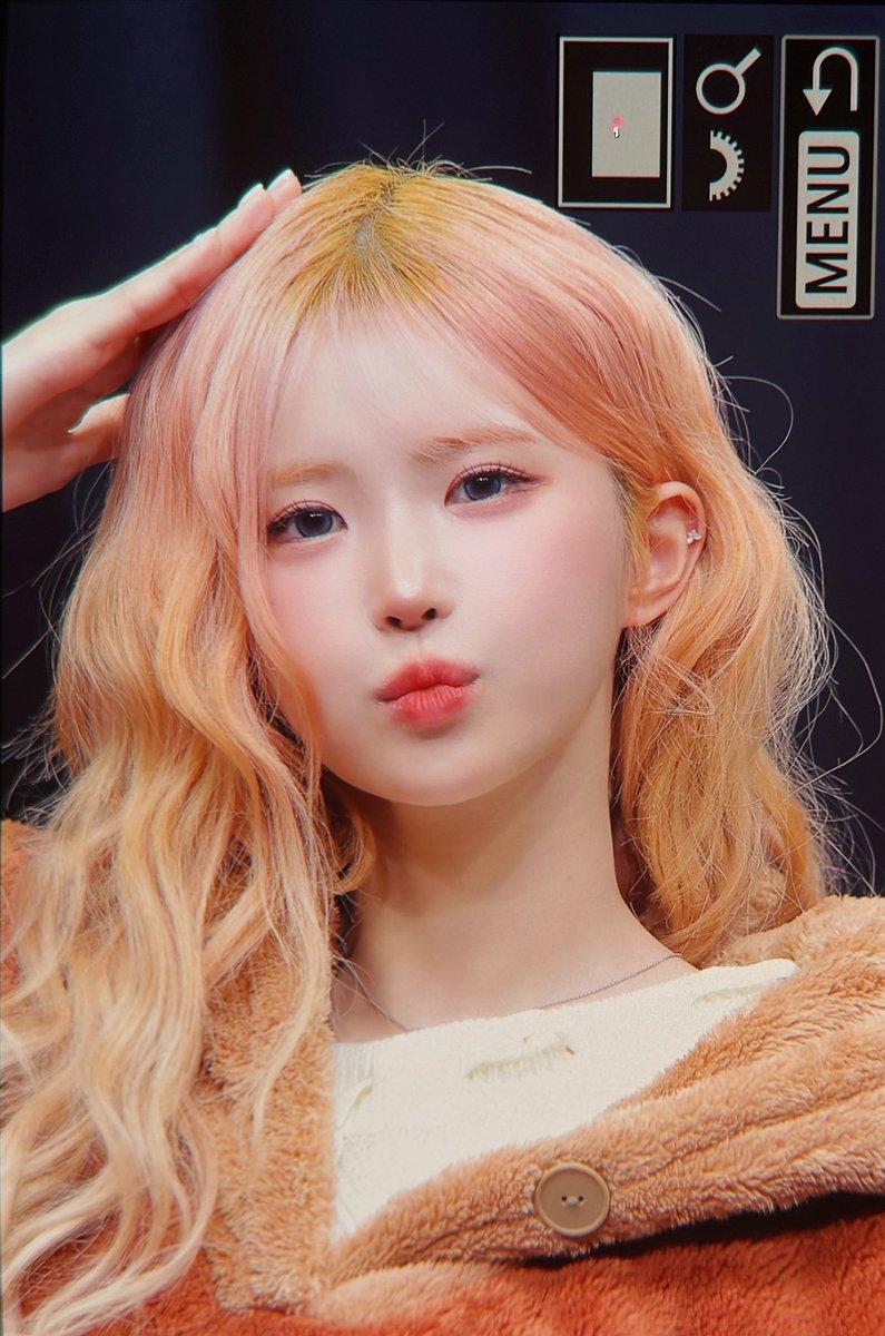 plovongbong's tweet photo. 260913
송하영 프리뷰 4p
😙😙
#송하영 #하영 #프로미스나인 #fromis_9 
#SONGHAYOUNG https://t.co/jgwPkn2YHA