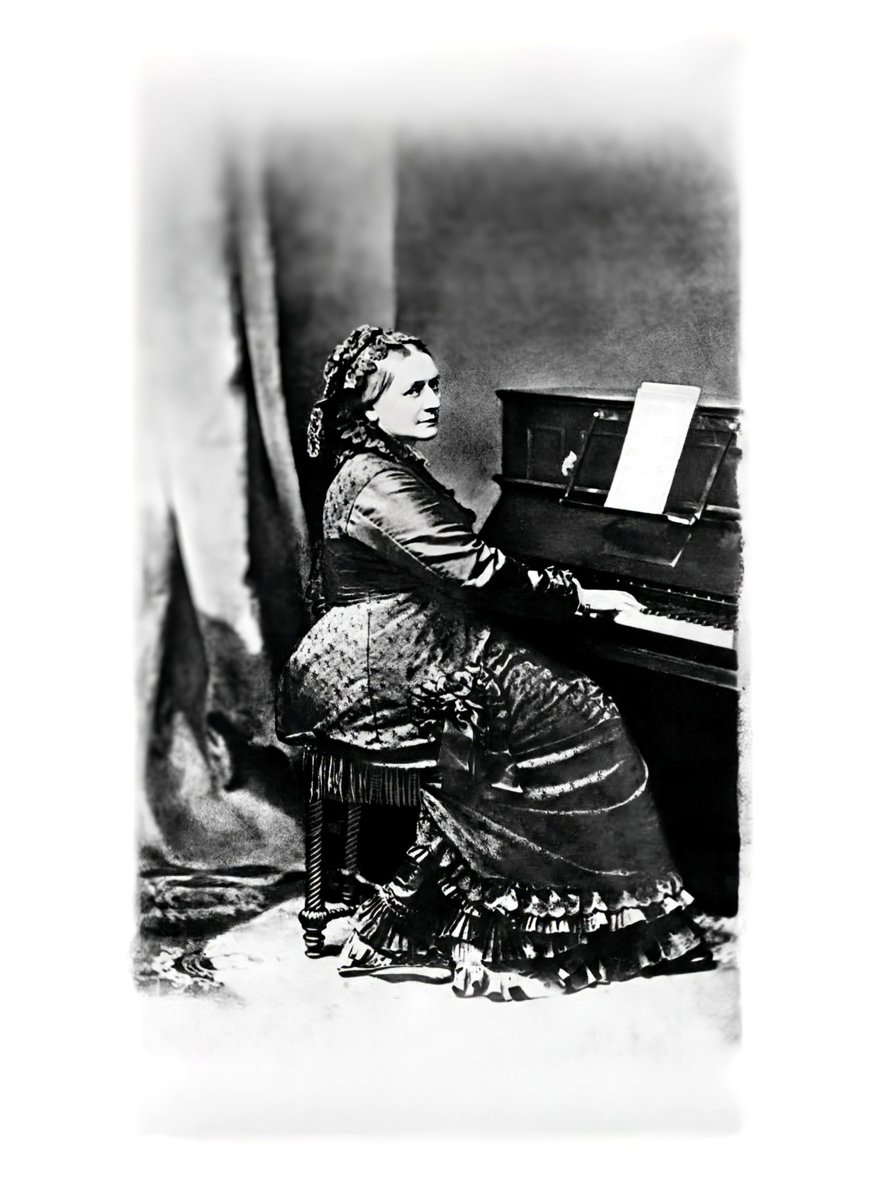 ConrothN's tweet photo. Today, 207 years ago, the brilliant German virtuoso pianist, composer, and influential educator #ClaraSchumann was born 🎂🎹🎶🌹
In 1840, she married the renowned composer #RobertSchumann.
She maintained a deeply profound, lifelong relationship with composer #JohannesBrahms. https://t.co/kUDf6ehoiF