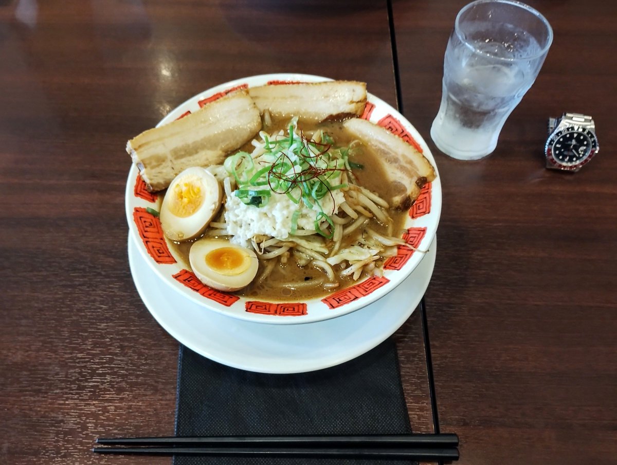 ohkubokz's tweet photo. バーミヤン
厚切り焼豚の味噌バミ郎そば(マシ盛) 1342円(税込)

マイルドな味噌󠄀スープに固めの太ちぢれ麺
柔らかチャーシューがとても旨い👍
二郎系のような臭みや威圧感の無い誰でも食べれるラーメン🍜
お腹いっぱい😅 https://t.co/H9hZv1VpBm