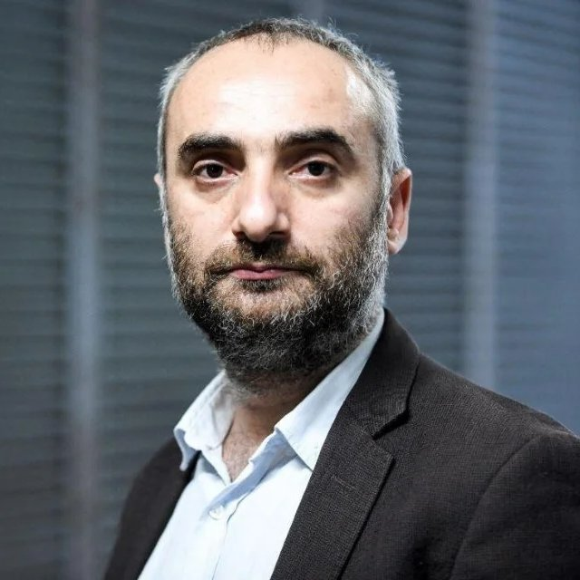 bpthaber's tweet photo. İsmail Saymaz: "İstanbul’da 16 yaşındaki Atlas Çağlayan’ın katili 14 yaşındaki E.Ç.’ye 18 yıl 10 ay hapis cezası verildi.

E.Ç., yasa gereği 11 yıl 10 ay tutuklu kalacak.

Bu cezanın 4 yıl 10 ay 22 günü kapalıda, 7 yılını açık cezaevinde geçirecek.

E.Ç., 25 yaşında sokağa salınacak!"
