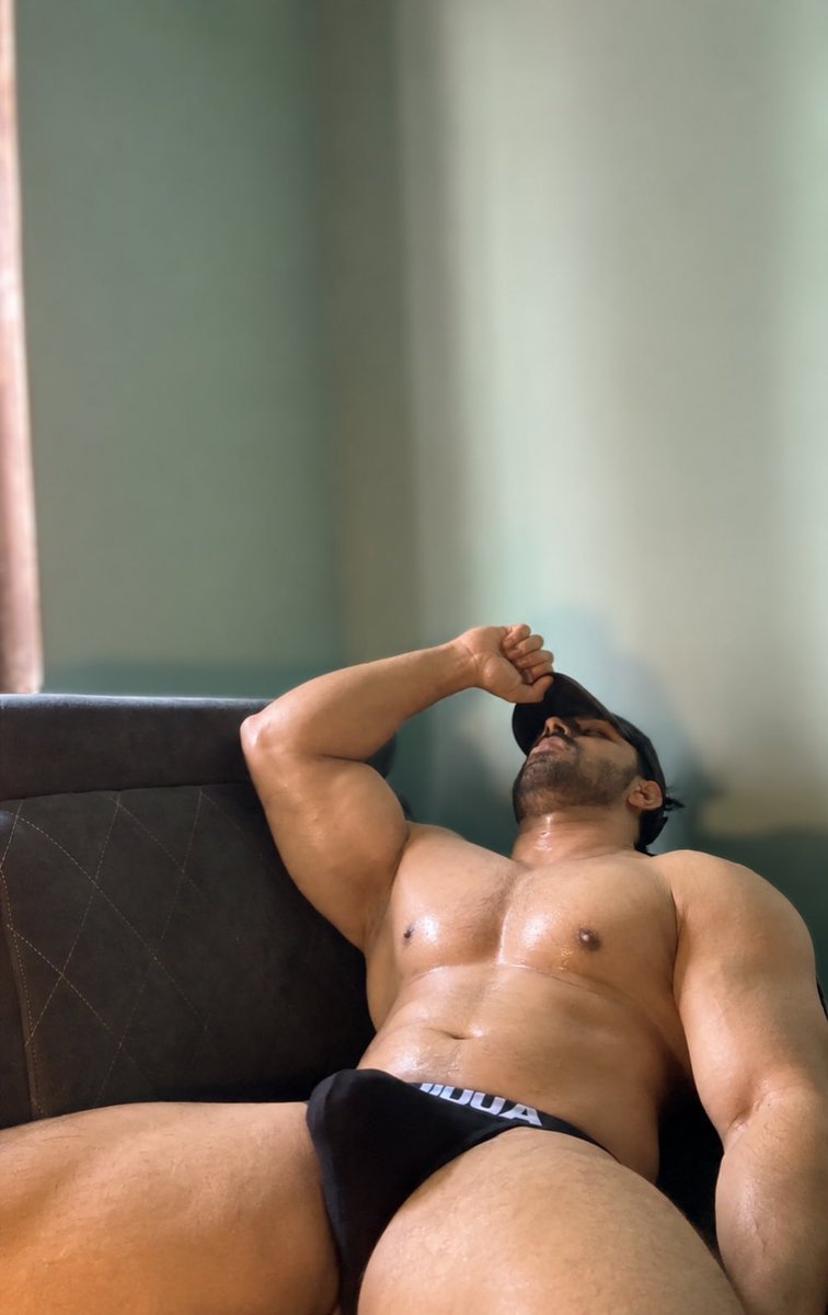 fitzsameer's tweet photo. 🔥Caught me in my comfort zone #muscles #fitness https://t.co/eVt1PCajtP