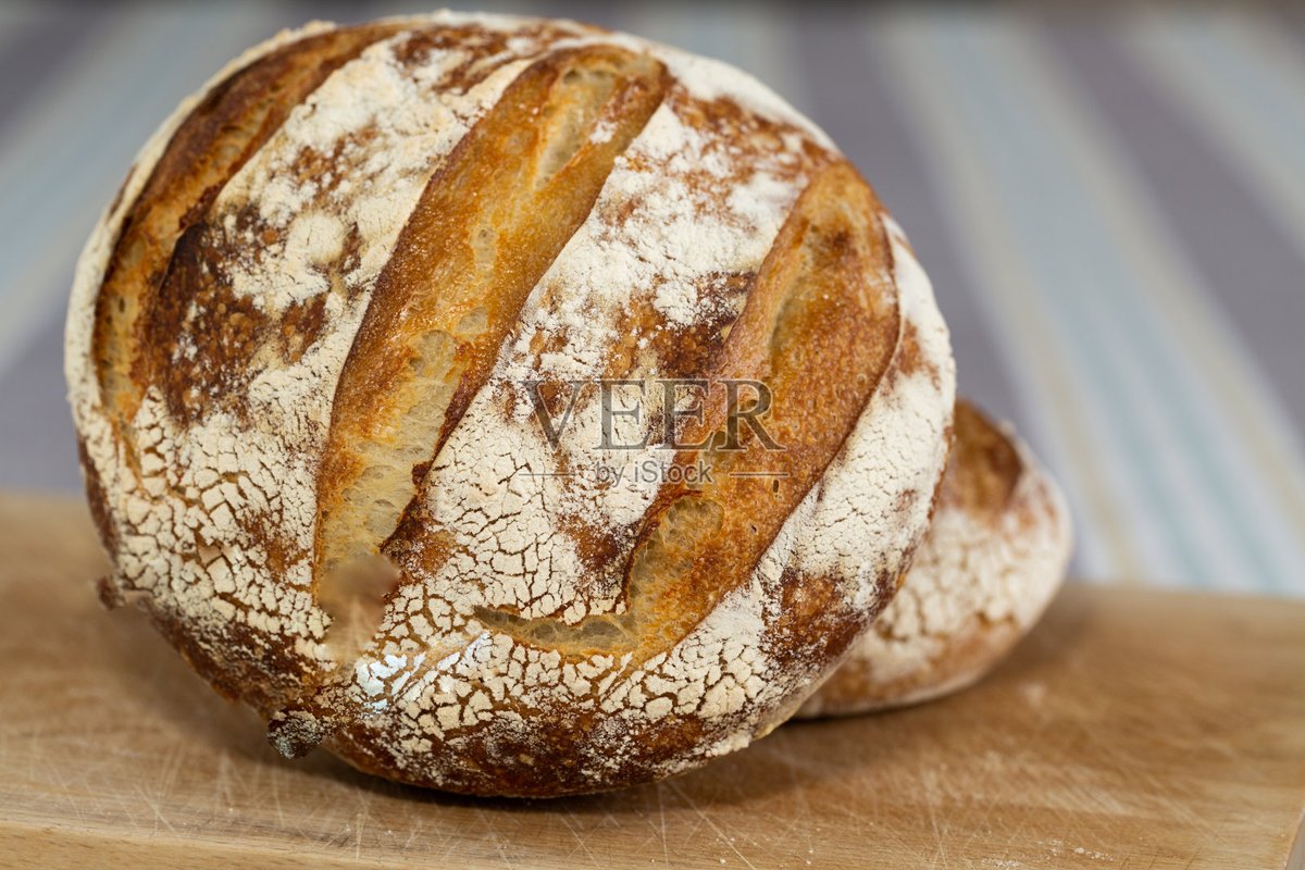 KinaKowalsb3h8's tweet photo. Just nailed my first sourdough loaf! The crust cracked perfectly, aroma filled the kitchen, and that warm bite Chef’s kiss  #BakingJoy， https://t.co/3nPTlXh5uo