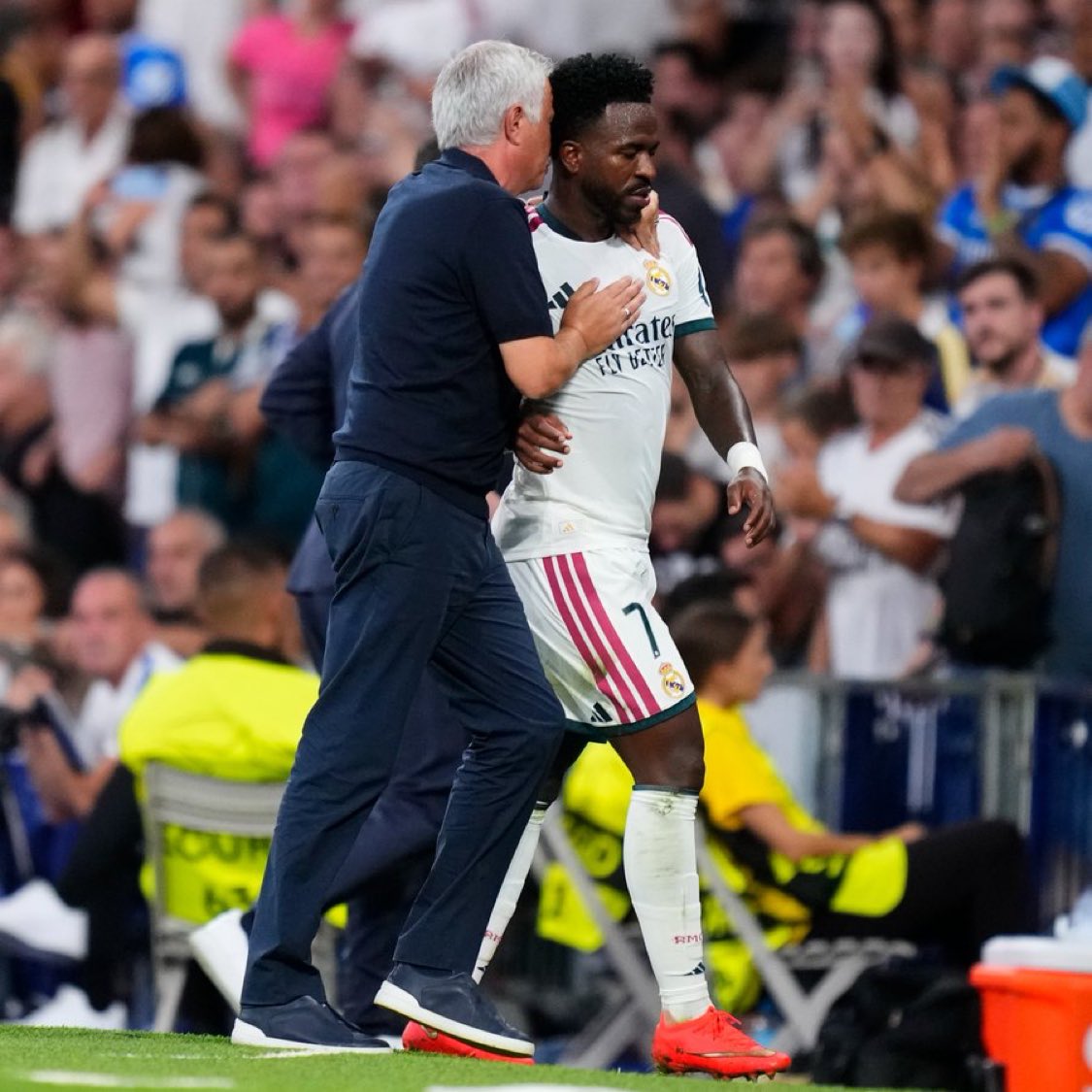 AutSP0R's tweet photo. Jose Mourinho: "Vinicius için endişeli değilim. Yakında goller atmaya başlayacak." https://t.co/HboKbUM6FZ