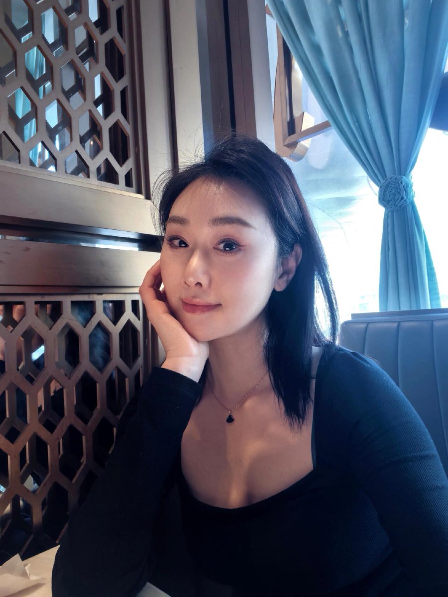 CBilbikk's tweet photo. 我不是主动的人。我只是把门留了一条缝，看谁敢走进来。 https://t.co/ZuQkn0vndz
