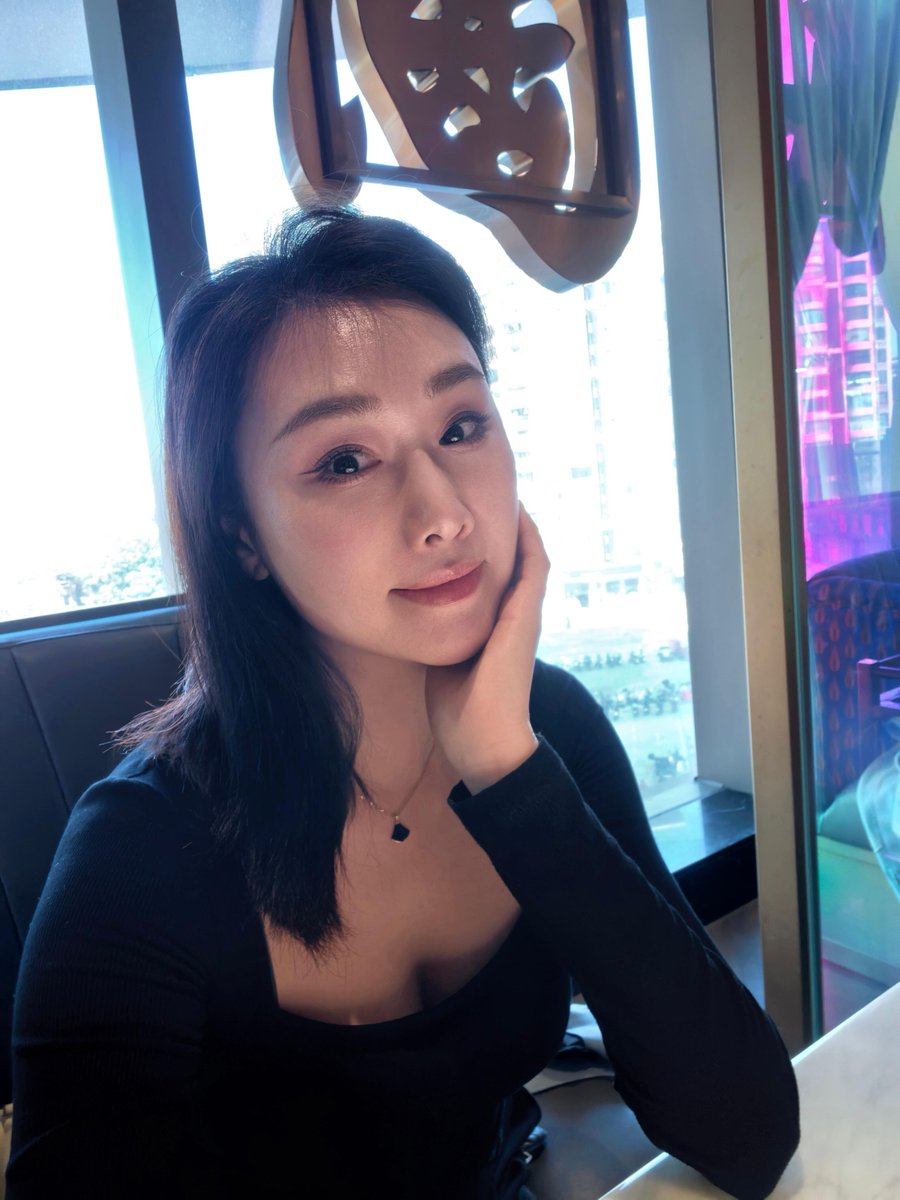 CBilbikk's tweet photo. 我不是主动的人。我只是把门留了一条缝，看谁敢走进来。 https://t.co/ZuQkn0vndz