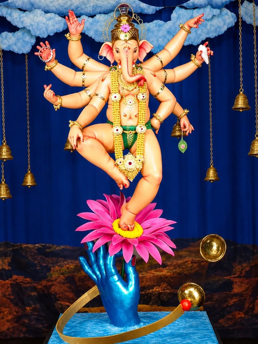 LoksattaLive's tweet photo. मुंबईचा राजा (गणेश गल्ली) २०२६, प्रथम दर्शन
https://t.co/bZPFgU36Rp
#MumbaichaRaja #GaneshGalli #Ganeshotsav2026 #PrathamDarshan https://t.co/J8Quuk0ieM