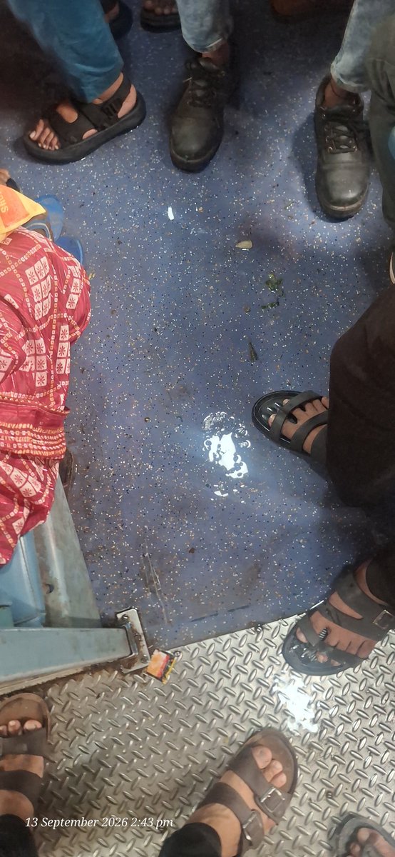 GOGAWALABHATUND's tweet photo. @RailwaySeva @WesternRly @RailMinIndia @AshwiniVaishnaw   Train 12656 Navjivan express ke aage wale General coach k toilet pura pani se bhar gya hai jisse pure coach me Pani ho gya hai sb logo k bag paani se bhig gye log khade bhi nhi ho pa rhe hai https://t.co/iTtsrLghQJ
