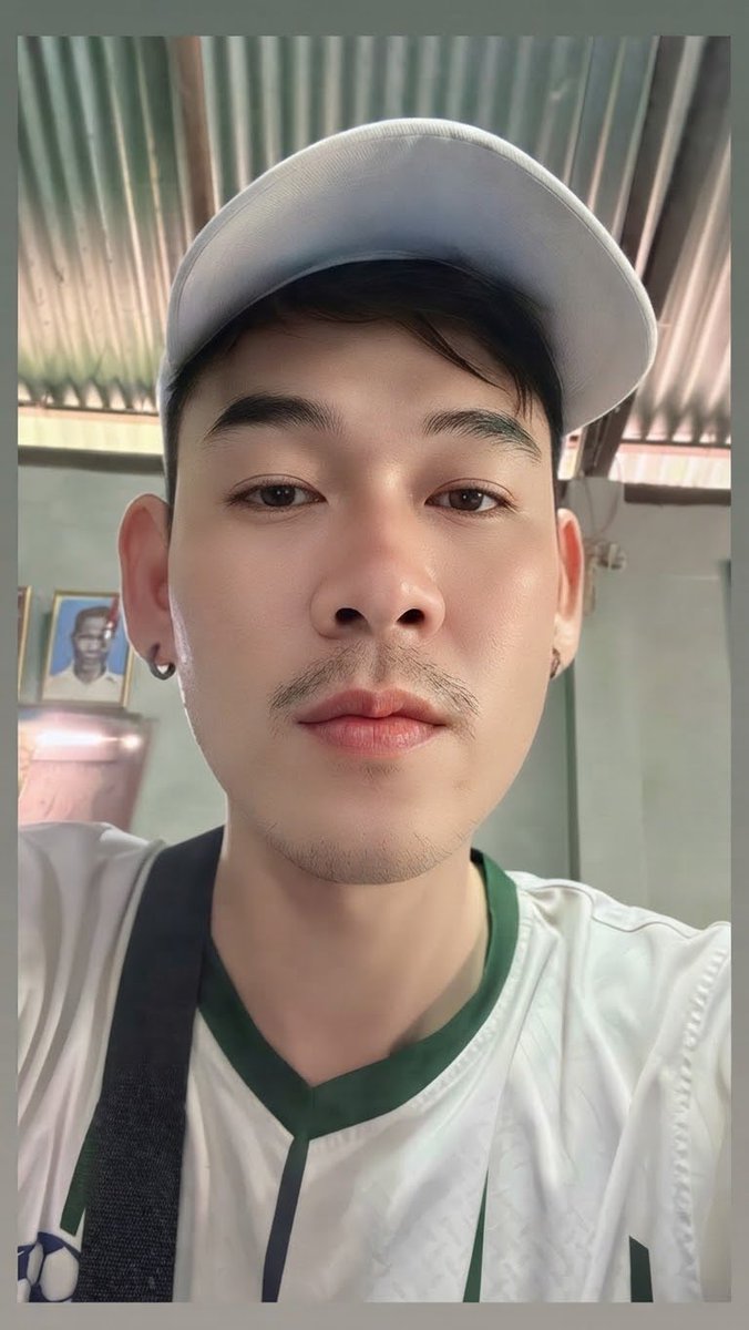 The_BasTos1's tweet photo. บ่หล่อเหลา แต่เดางัด https://t.co/lKrxyP2007