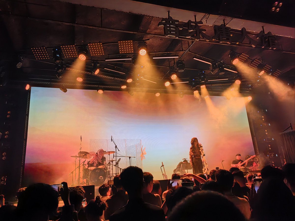 WinifredBrpw's tweet photo. Tonight’s indie rock show at the downtown venue Absolute fire—local band City Echo just nailed their new track, the crowd’s going wild! If you missed it, hit up their socials for next show updates ， https://t.co/eXJnnPkT0e