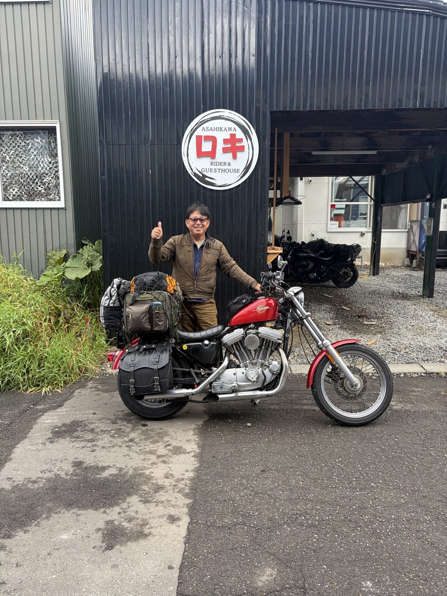 raidrhouseROKI's tweet photo. ずっと眠ってたハーレーで来ました
長く所有して大切な車両です

9月空きありますのでご予約ください😊

女性も気軽に泊まれる宿
フェリー降りたらとりあえずロキ😊
＊『日本一周の旅人』応援宿
日本ライダーハウス連合加盟店

#ライダーハウスロキ #旭川ロキ #ロキ #北海道ツーリング #バイク女子 https://t.co/Tbvz5h9KbS