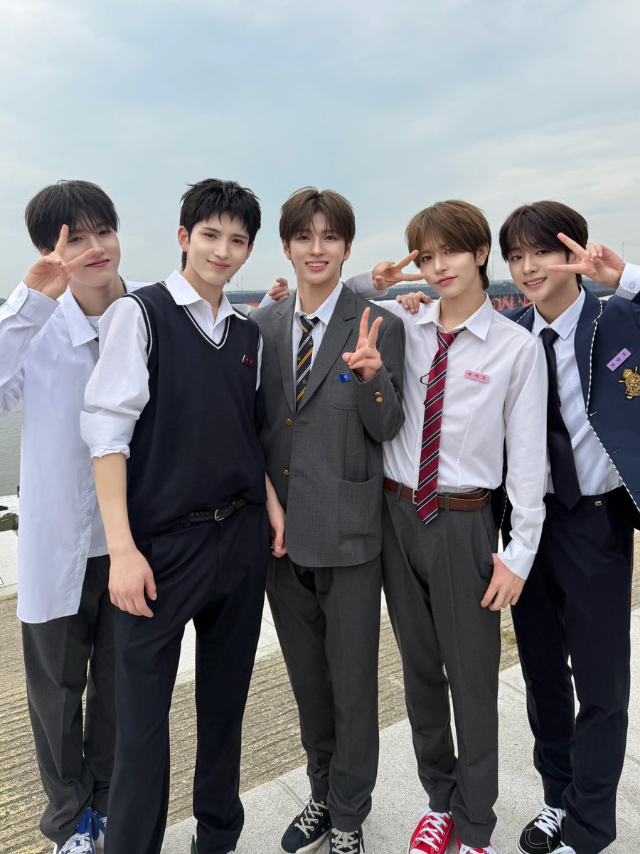 Official_VIBY's tweet photo. VIBY 첫 서울 버스킹! 🩵
어떠셨나요?

함께해 주신 TOMO 여러분, 정말 감사합니다!
우리 또 만나요🫶🏻

VIBY 初のソウルバスキング！🩵
いかがでしたか？　

お越しくださったTOMOのみなさん、ありがとうございました！
またお会いしましょう🫶🏻

#VIBY #바이비
#RiiMJ https://t.co/XToCbfgyeh