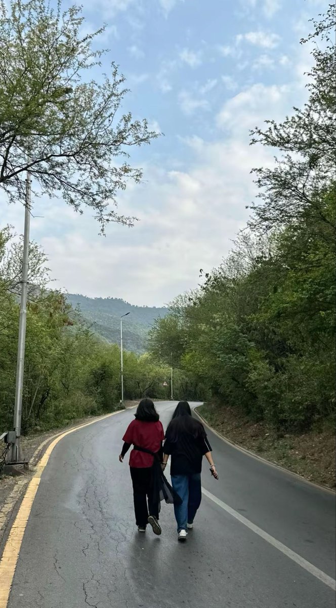 nur_iii_07's tweet photo. معجزے کیا ہوتے ہیں ؟ جو ناممکن کو ممکن بنا دیتے ہیں ۔۔ کب ہوتے ہیں معجزے ۔۔ ؟

 جب ہر اُمید ختم ہونے کے باوجود بھی انسان اپنے ربّ کی قدرت پر یقین رکھتا ہے 🥹

#CapitalPeacePulse #Islamabad https://t.co/GB0Nox7So7
